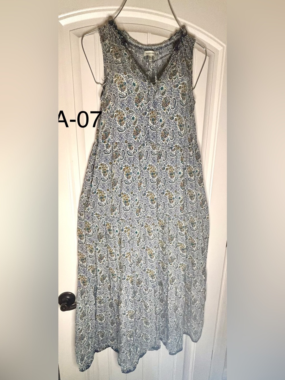 Max Studio Paisley maxi Dress Light Blue Sleevless Neck Smocked Fauc Wrap. Sz. S